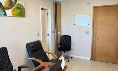 SE VENDEN OFICINA EN EDIFICIO PLAZA ORIENTE.