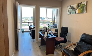 SE VENDEN OFICINA EN EDIFICIO PLAZA ORIENTE.