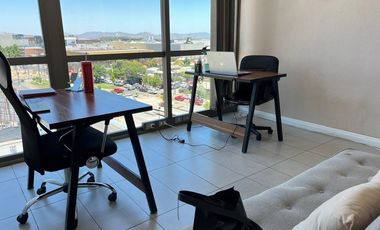 SE VENDEN OFICINA EN EDIFICIO PLAZA ORIENTE.