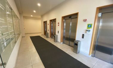SE VENDEN OFICINA EN EDIFICIO PLAZA ORIENTE.
