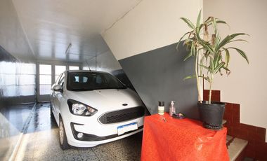 VENTA CASA 4 AMB QUINCHO COCHERA GALPON FLORES