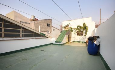 VENTA CASA 4 AMB QUINCHO COCHERA GALPON FLORES