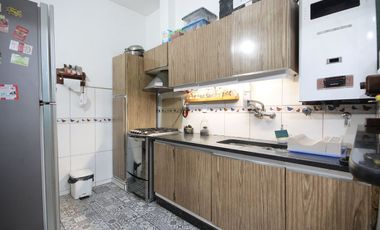 VENTA CASA 4 AMB QUINCHO COCHERA GALPON FLORES