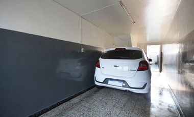 VENTA CASA 4 AMB QUINCHO COCHERA GALPON FLORES