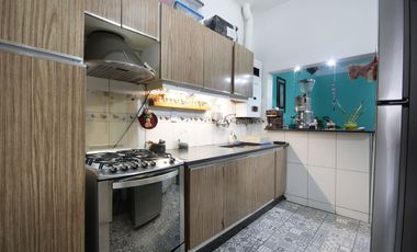 VENTA CASA 4 AMB QUINCHO COCHERA GALPON FLORES