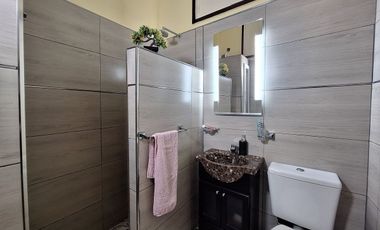 VENTA CASA 4 AMB QUINCHO COCHERA GALPON FLORES