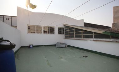 VENTA CASA 4 AMB QUINCHO COCHERA GALPON FLORES