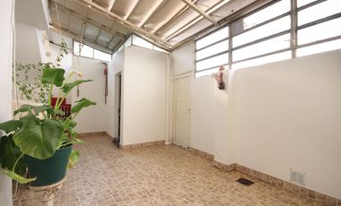 VENTA CASA 4 AMB QUINCHO COCHERA GALPON FLORES