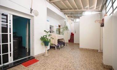 VENTA CASA 4 AMB QUINCHO COCHERA GALPON FLORES