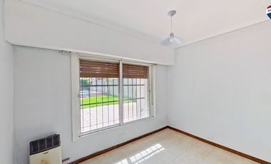 VENTA CASA CON PILETA BURZACO APTO CREDITO