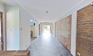 VENTA CASA CON PILETA BURZACO APTO CREDITO
