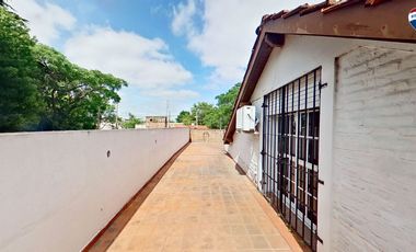 VENTA CASA CON PILETA BURZACO APTO CREDITO