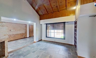 VENTA CASA CON PILETA BURZACO APTO CREDITO