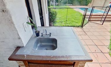 VENTA CASA CON PILETA BURZACO APTO CREDITO