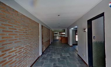 VENTA CASA CON PILETA BURZACO APTO CREDITO