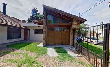 VENTA CASA CON PILETA BURZACO APTO CREDITO