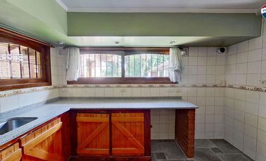 VENTA CASA CON PILETA BURZACO APTO CREDITO