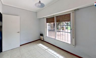VENTA CASA CON PILETA BURZACO APTO CREDITO