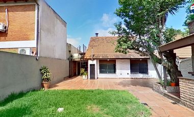 VENTA CASA CON PILETA BURZACO APTO CREDITO