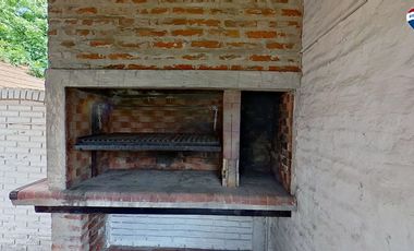 VENTA CASA CON PILETA BURZACO APTO CREDITO