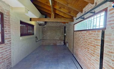 VENTA CASA CON PILETA BURZACO APTO CREDITO