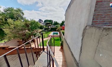 VENTA CASA CON PILETA BURZACO APTO CREDITO