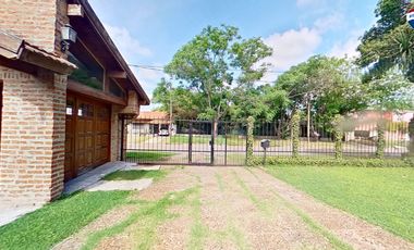VENTA CASA CON PILETA BURZACO APTO CREDITO