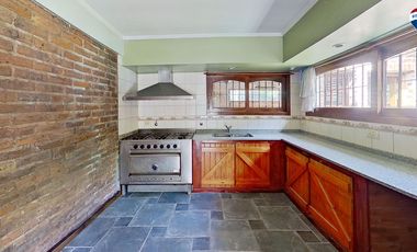 VENTA CASA CON PILETA BURZACO APTO CREDITO