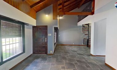 VENTA CASA CON PILETA BURZACO APTO CREDITO