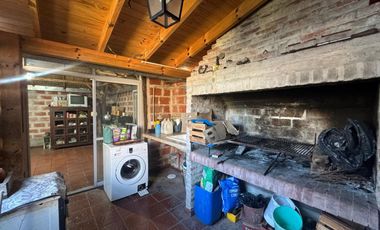 VENTA CASA 4 AMBIENTES. BERAZATEUI.