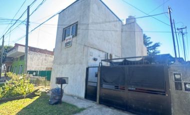 VENTA CASA 4 AMBIENTES. BERAZATEUI.