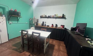VENTA CASA 4 AMBIENTES. BERAZATEUI.