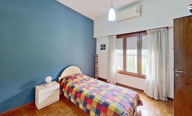 VENTA CASAS FCIO VARELA CENTRO CON PILETA