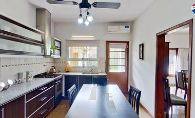 VENTA CASAS FCIO VARELA CENTRO CON PILETA