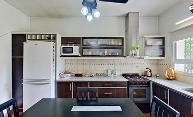 VENTA CASAS FCIO VARELA CENTRO CON PILETA