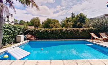 VENTA CASAS FCIO VARELA CENTRO CON PILETA