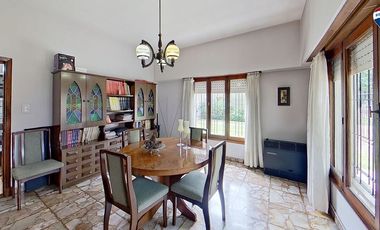VENTA CASAS FCIO VARELA CENTRO CON PILETA