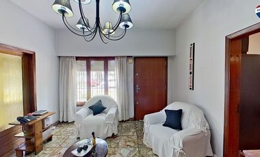 VENTA CASAS FCIO VARELA CENTRO CON PILETA