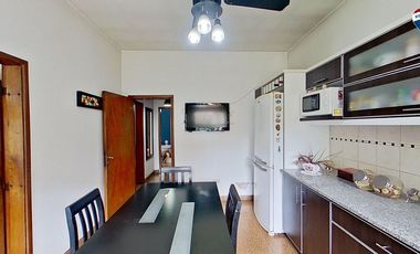 VENTA CASAS FCIO VARELA CENTRO CON PILETA