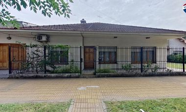 VENTA CASAS FCIO VARELA CENTRO CON PILETA