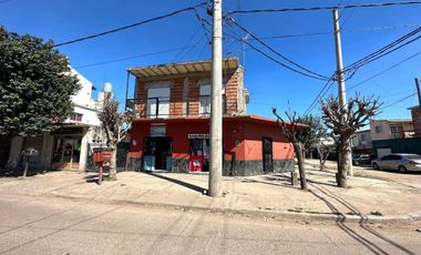 LOCALES CASA DEPARTAMENTOS VENTA O PERMUTA VARELA