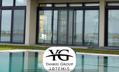 IMPONENTE CASA DE 950M2 CONSTRUIDOS SOBRE LOTE DE 2.000M2 CON SALIDA A LAGUNA EN PUERTOS