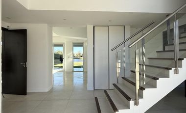 Casa en alquiler en barrio San Isidro Labrador, Tigre