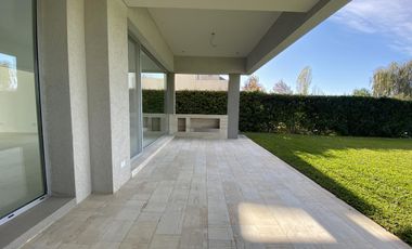 Casa en alquiler en barrio San Isidro Labrador, Tigre