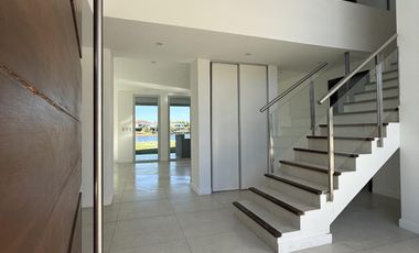 Casa en alquiler en barrio San Isidro Labrador, Tigre