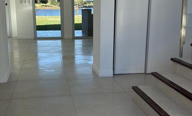 Casa en alquiler en barrio San Isidro Labrador, Tigre