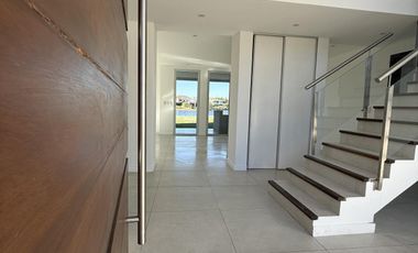 Casa en alquiler en barrio San Isidro Labrador, Tigre
