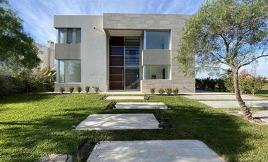 Casa en alquiler en barrio San Isidro Labrador, Tigre