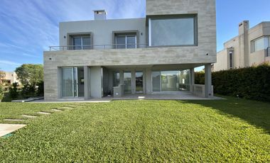 Casa en alquiler en barrio San Isidro Labrador, Tigre