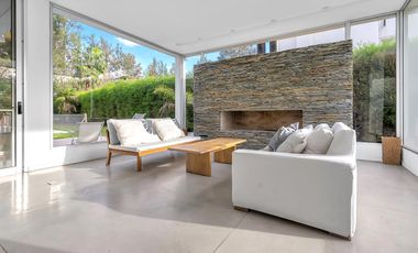 Casa en venta y alquiler en El Encuentro.  Moderna y canchera